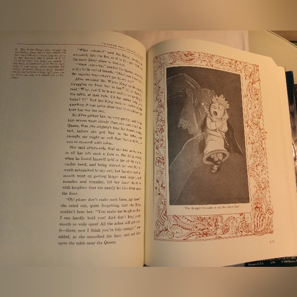 Alice in Wonderland Into the Looking Glass (Book) - Picture 16 of 17